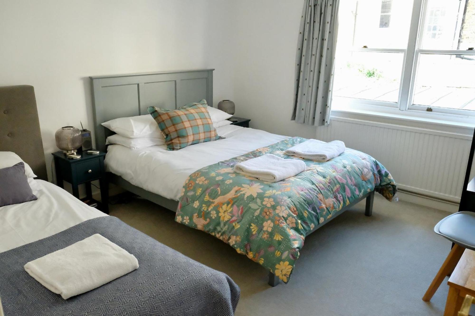 Spacious City Centre Apartment Bath Exteriör bild