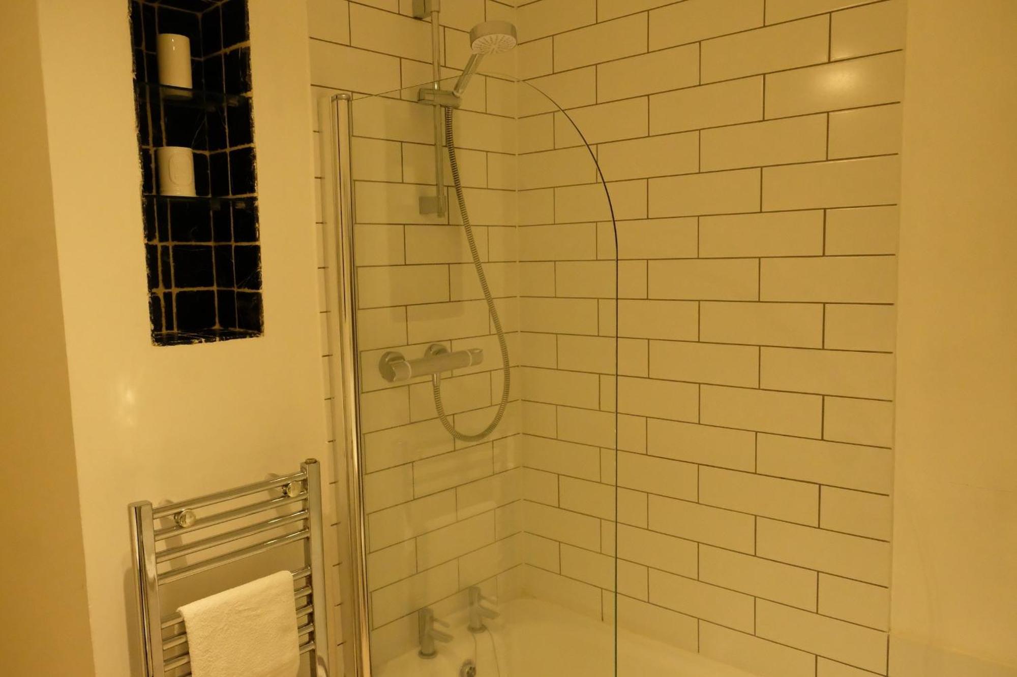 Spacious City Centre Apartment Bath Exteriör bild