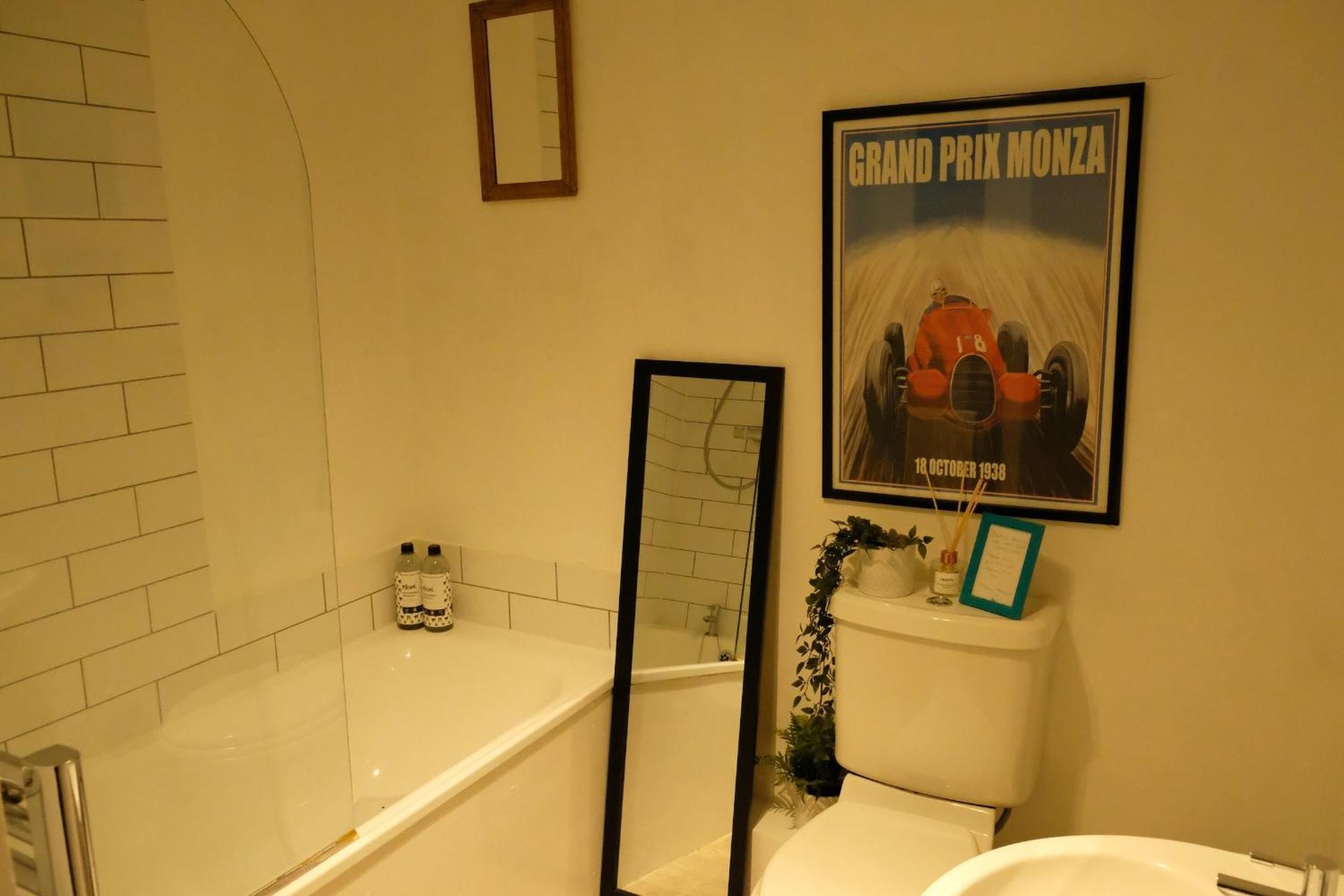 Spacious City Centre Apartment Bath Exteriör bild